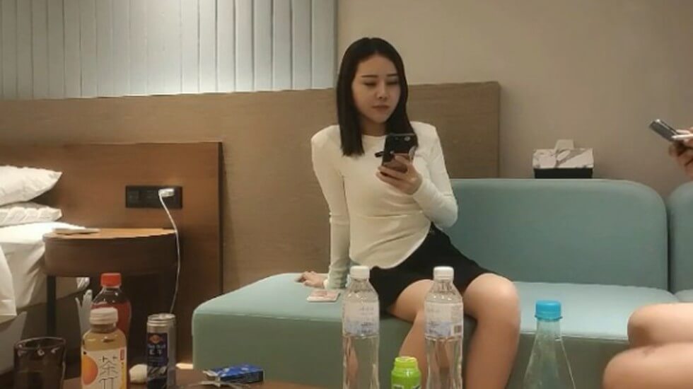 亲嘴吻胸膜下刺激视频-69福利网-成人AV