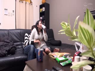 和美女在床上-国内精品成人-成人AV