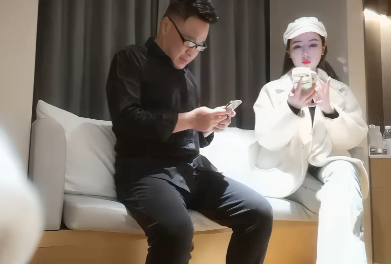 少妇乳大丰满诱人2-看黄在线-成人AV